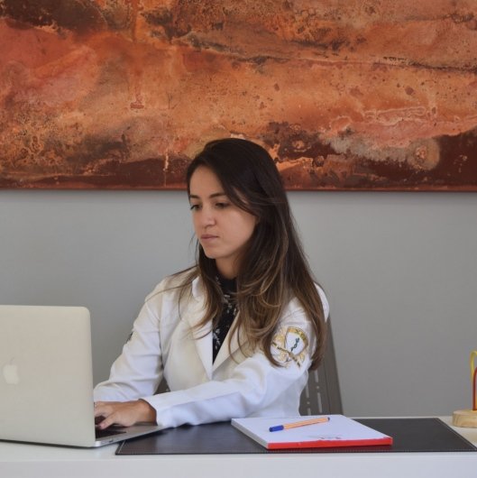 Dra. Nayara Figueira Neves Alves