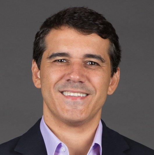 Dr. Leonardo Bravo