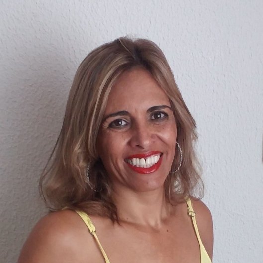 Dra. Claudia Regina Azevedo