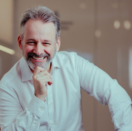 Dr. Claudio Nhuch