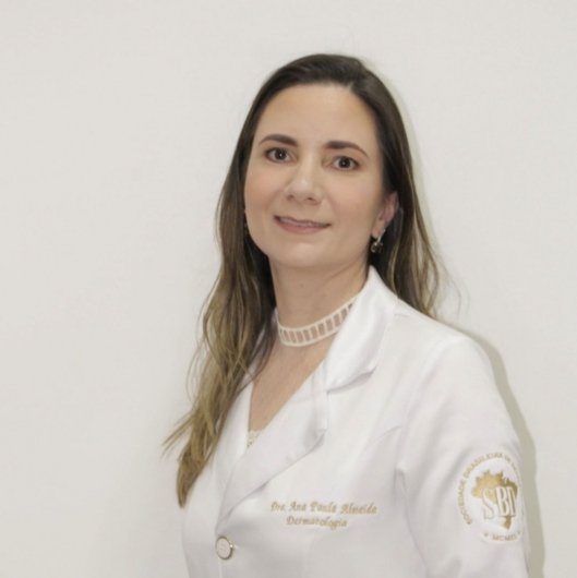 Dra. Ana Paula Moura De Almeida