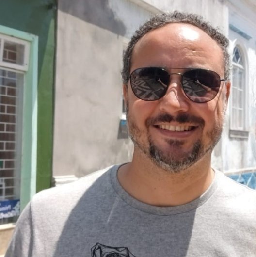 Dr. Álvaro Damy