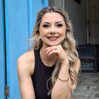 Prof. Bruna Almeida