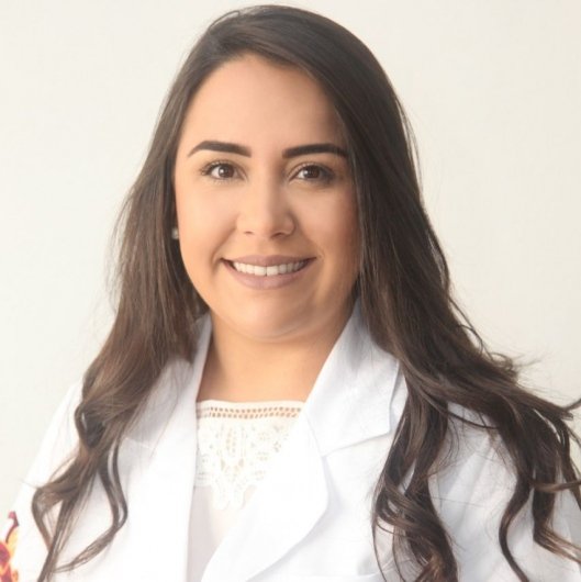 Dra. Thaís Cristine Silva