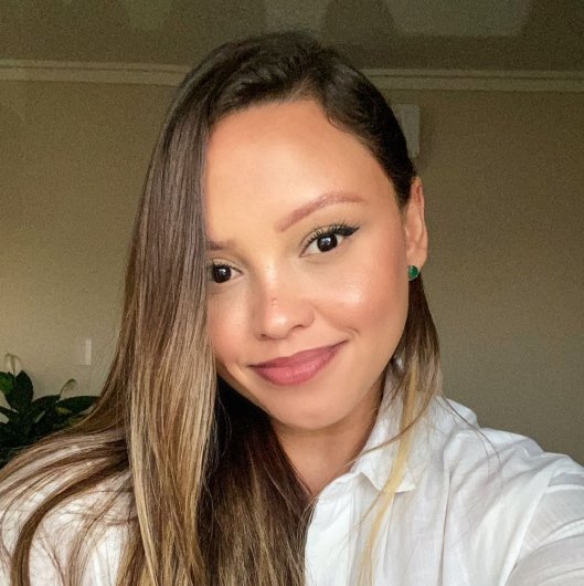 Dra. Camila Adelaide Lopes de Sá