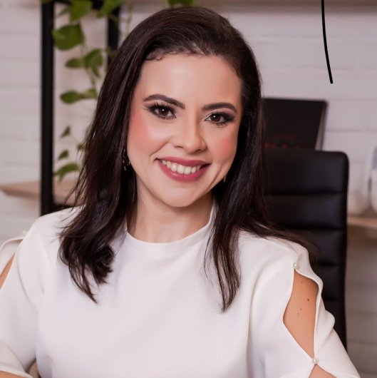 Dra. Karla Falcão