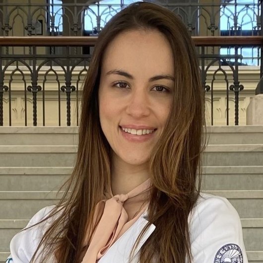 Dra. Larissa Teixeira