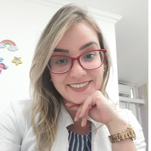 Dra. Larissa Nunes