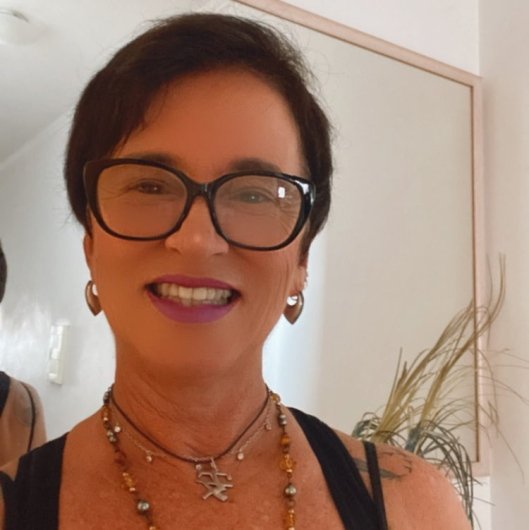 Dra. Silvia Valéria de Freitas Carneiro