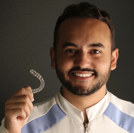 Dr. Henrique Cruz