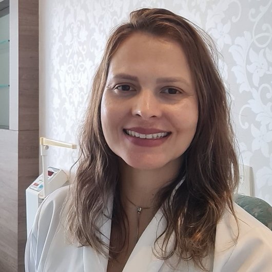 Dra. Thais Melo Cerqueira