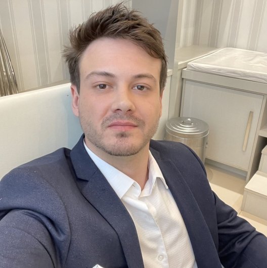 Dr. Lucas Dickel Canova