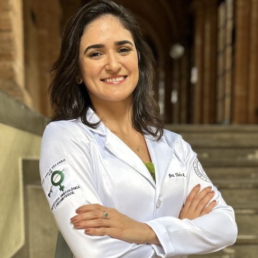 Dra. Thais de Andrade Lavoratti