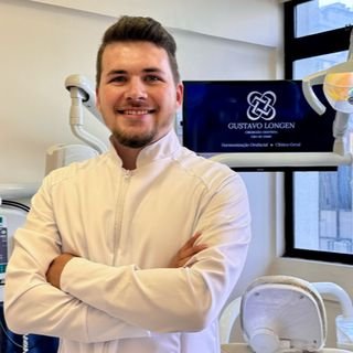 Dr. Gustavo Longen