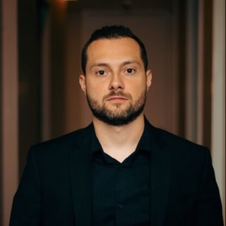 Dr. Lucas Rodrigues