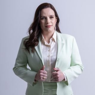 Dra. Thais Almeida Rodrigues