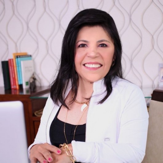 Dra. Fernanda Cardoso Santos
