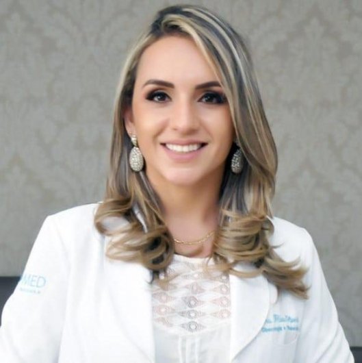 Dra. Flávia Oliveira