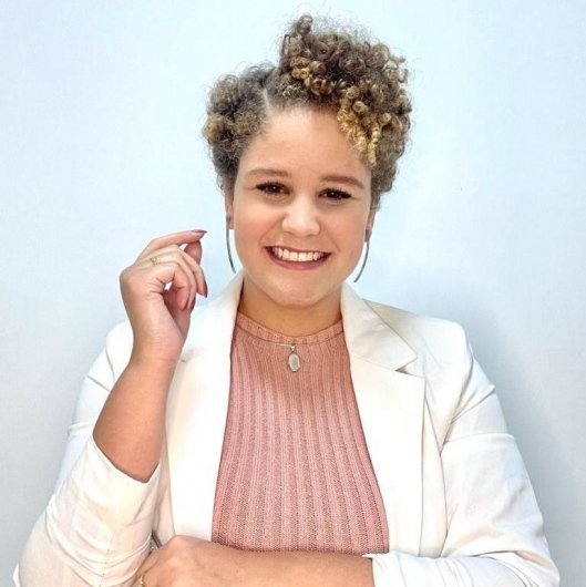 Prof. Camila Gomes Nunes