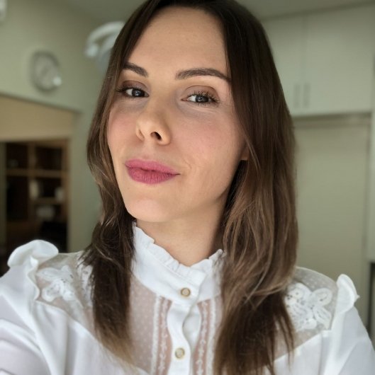 Dra. Julia Amando