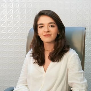 Dra. Ana Cláudia Pires Carvalho