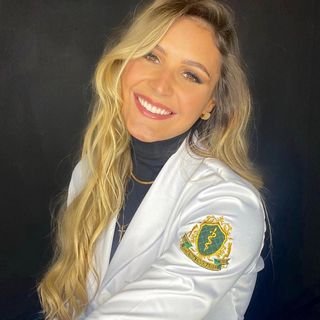 Dra. Giulia Duque Estrada de Almeida Paes
