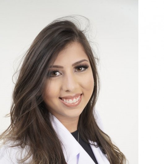 Dra. Carolinne Domingues Pereira