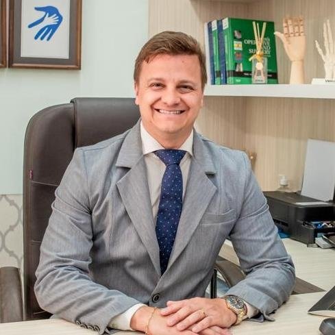Dr. Felipe Roth