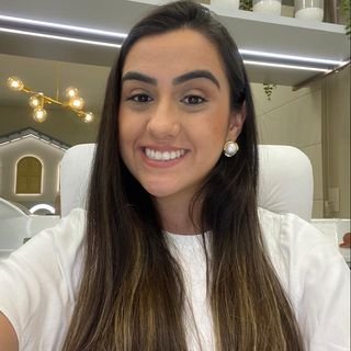 Dra. Lívia Caroline