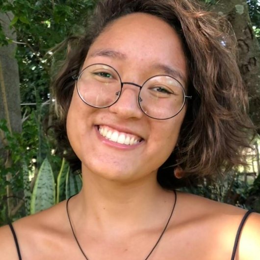 Dra. Júlia Mayumi Seido Brito