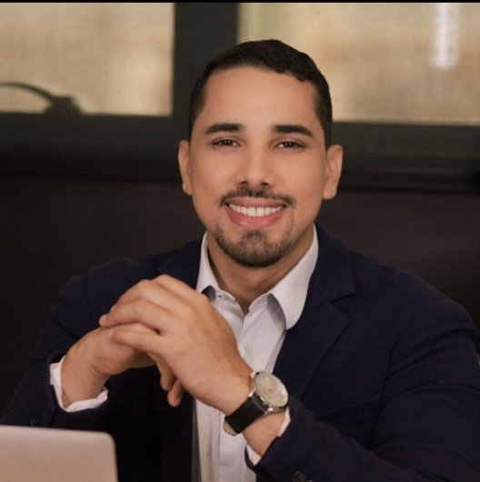 Dr. Leonardo Amaro