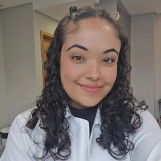 Dra. Vitoria Barcaro Oliveira