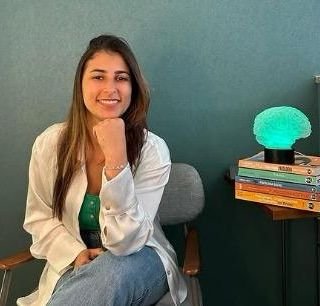 Dra. Nayara Ferreira de Carvalho