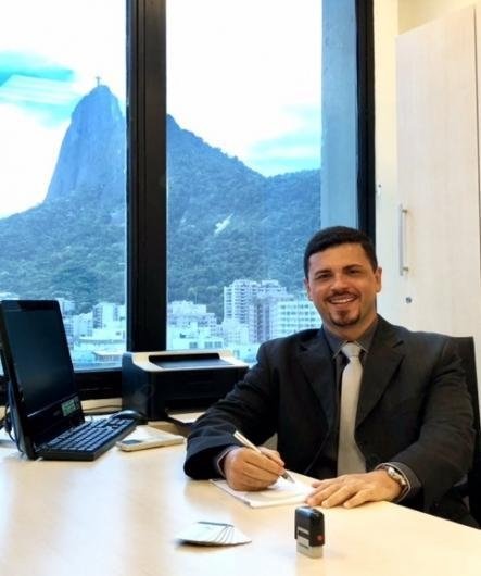 Dr. Rodrigo Carriello