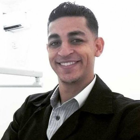 Dr. Vinícius Santiago
