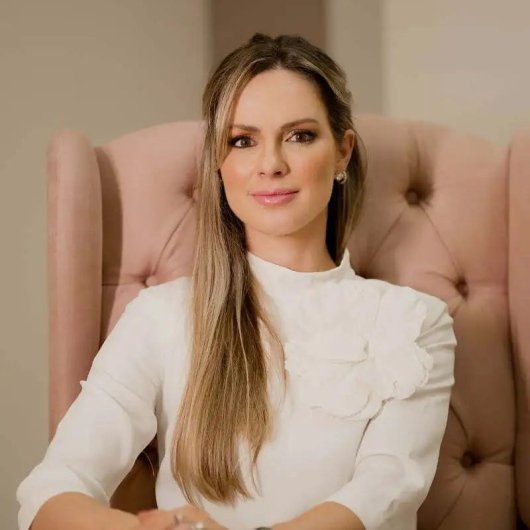 Dra. Flávia Cury Rezende
