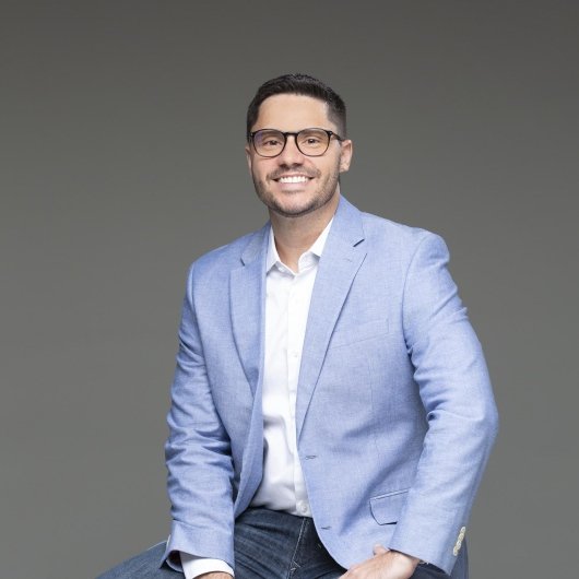 Dr. Renato Max
