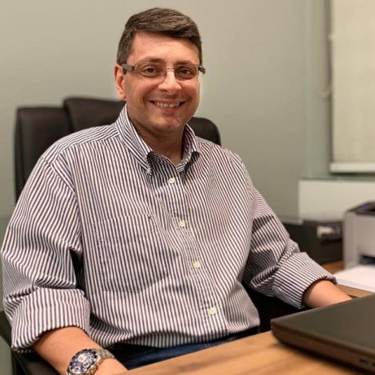 Dr. Renato Fernandes Elias