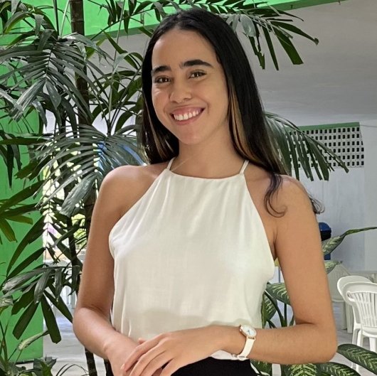 Larissa Apolinario