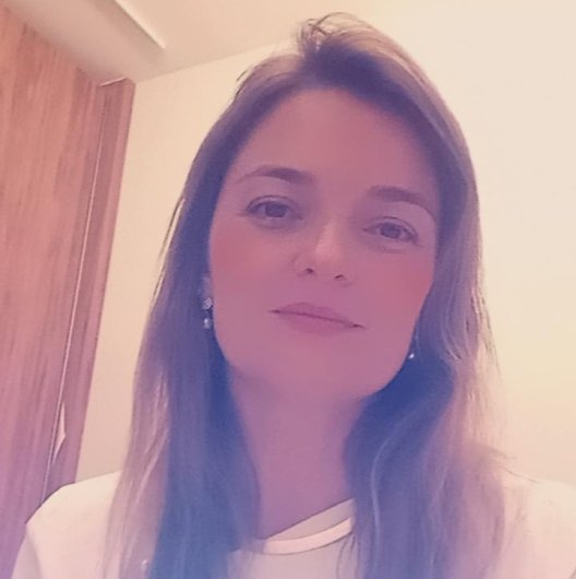 Dra. Caroline Corradi