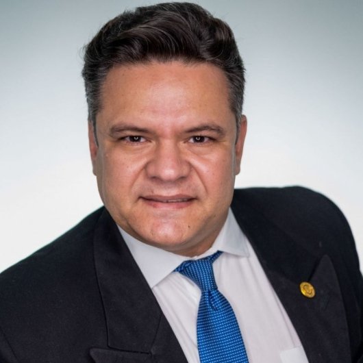 Dr. André Renato