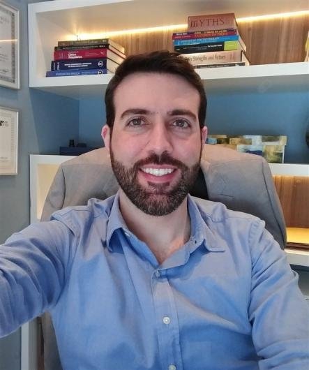 Dr. Daniel Martinez