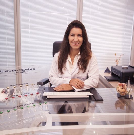 Dra. Aline Teixeira Bueno Muniz