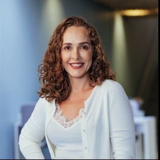 Dra. Mirella Tavares