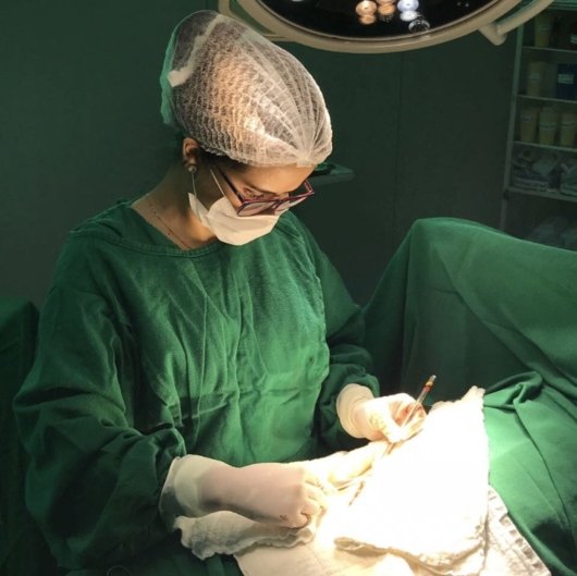 Dra. Júlia Bernardes