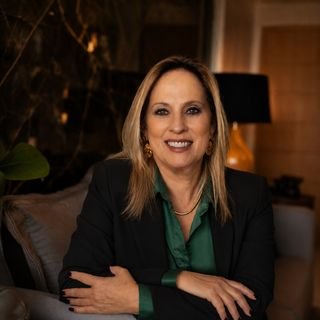 Dra. Yara Valença