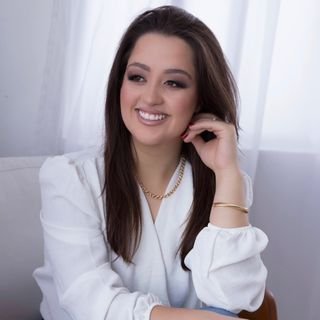 Dra. Camile Claire dos Santos