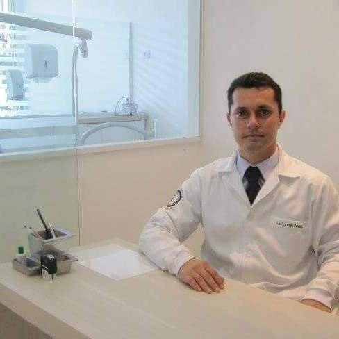 Dr. Rodrigo Gustavo Pavezi