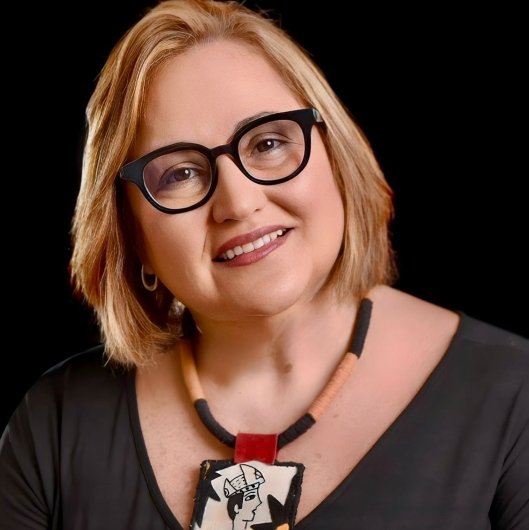 Dra. Carolina Paes