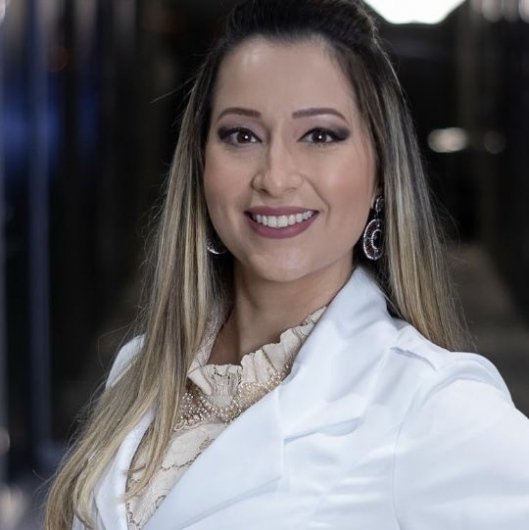 Dra. Lara Cavalcante
